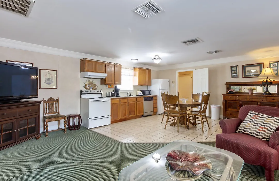 Edgewater Inn - Biloxi Beach-1